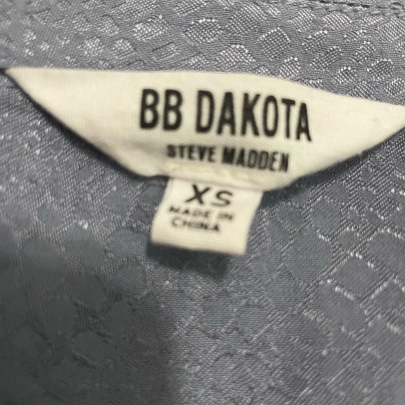 Steve Madden Viscose/ Rayon Cropped Button-Up Top SZ XS - Picture 6 of 14